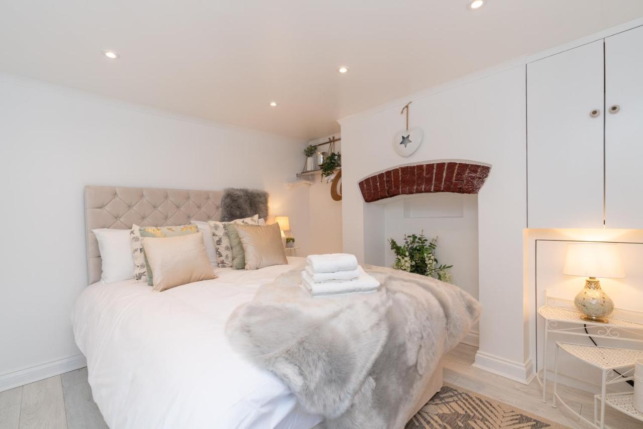 Central Apartment - With Patio And Sofa Bed! Cheltenham Exteriér fotografie