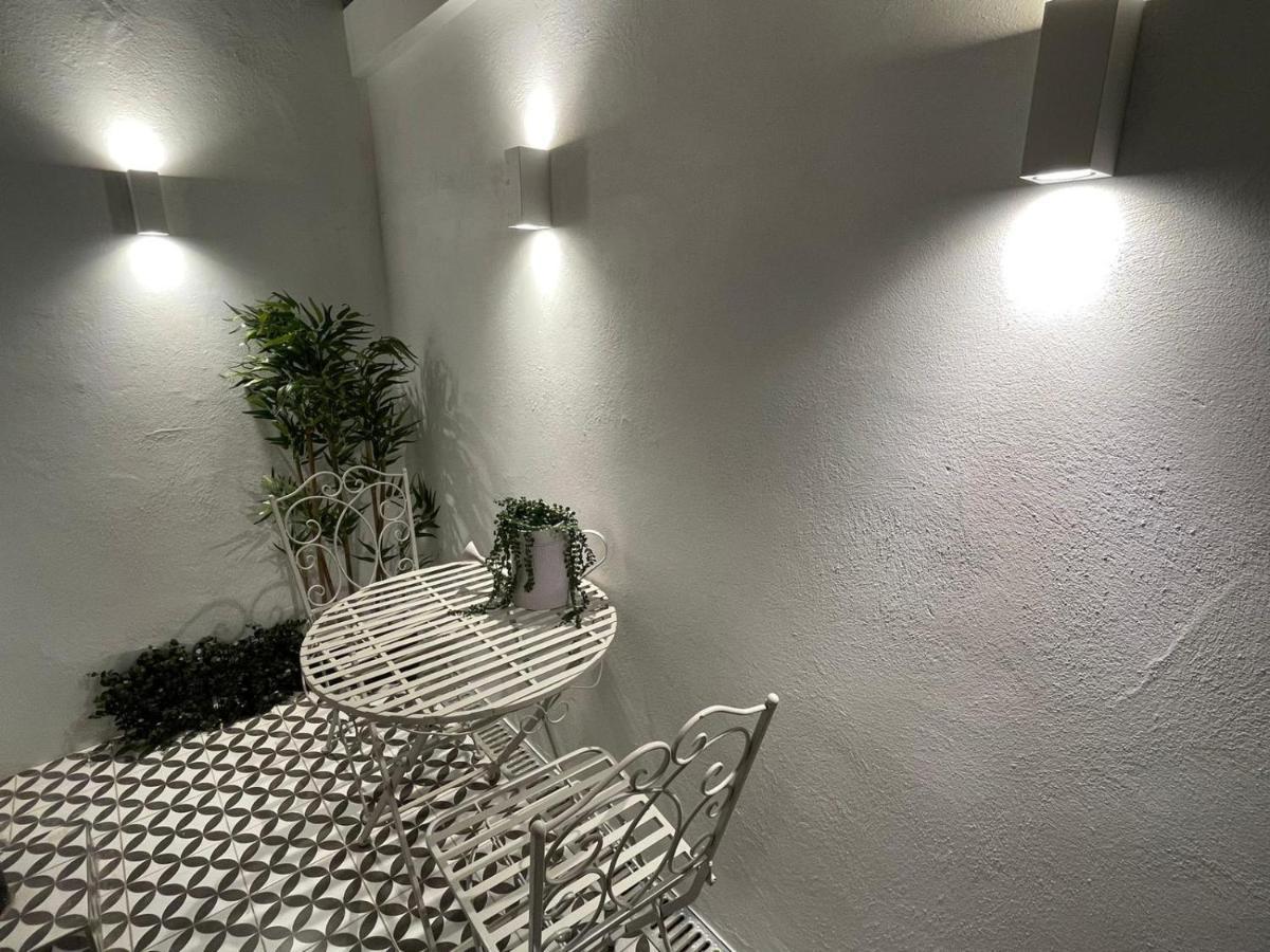 Central Apartment - With Patio And Sofa Bed! Cheltenham Exteriér fotografie