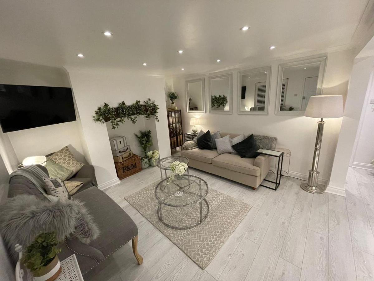 Central Apartment - With Patio And Sofa Bed! Cheltenham Exteriér fotografie